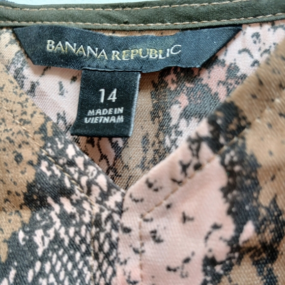 Banana Republic snake print utility jumpsuit with adjustable gold tone top snaps - Picture 2 of 11
